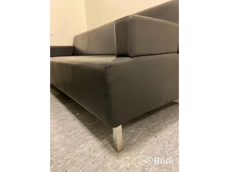Soffa med bord