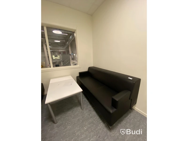 Soffa med bord