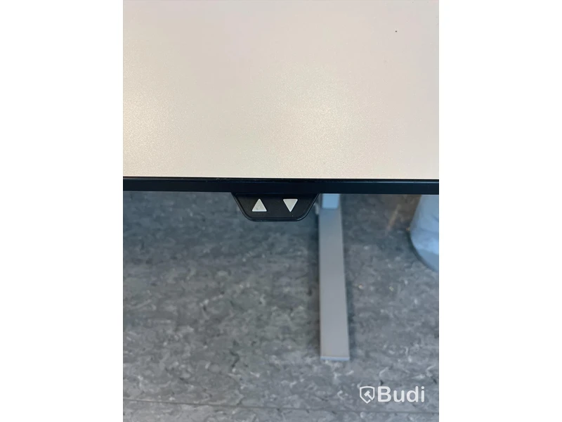 Höj- och sänkbart skrivbord