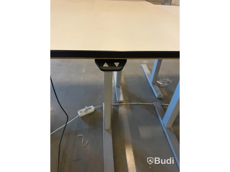 Skrivbord höj- och sänkbart