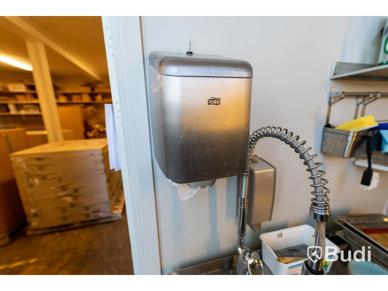 Tork, Pappersdispenser och tvåldispenser. Väggmonterade