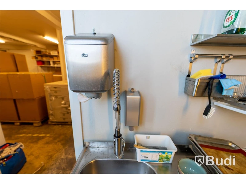 Tork, Pappersdispenser och tvåldispenser. Väggmonterade
