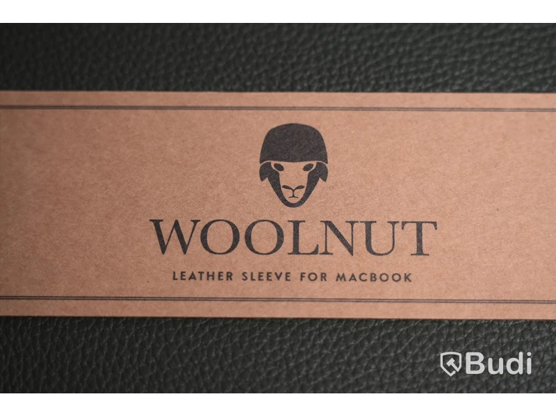 Läderfodral för MACBOOK PRO / WOOLNUT / 16-INCH