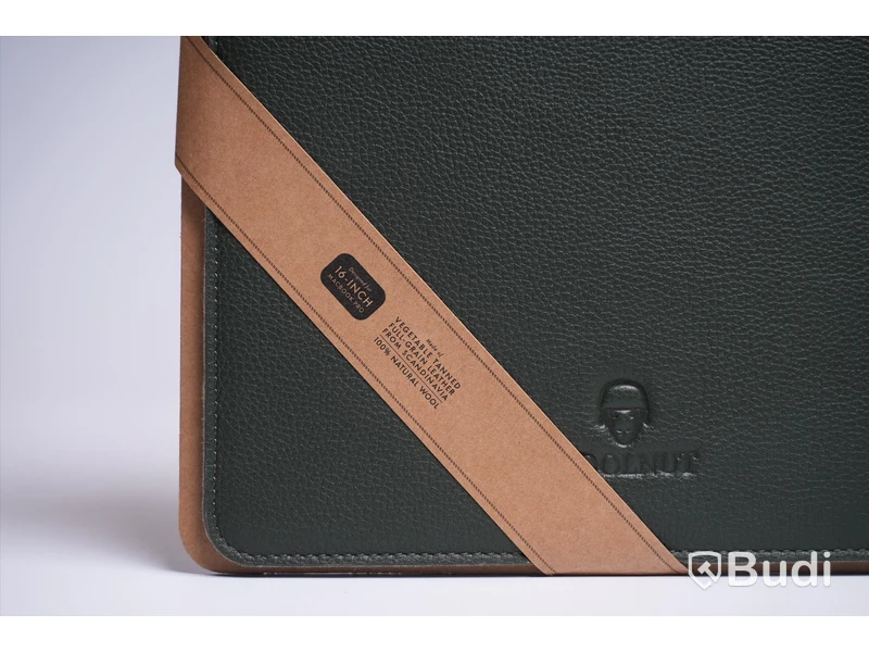 Läderfodral för MACBOOK PRO / WOOLNUT / 16-INCH