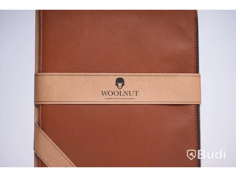Läderfodral för MACBOOK PRO / WOOLNUT / 16-INCH