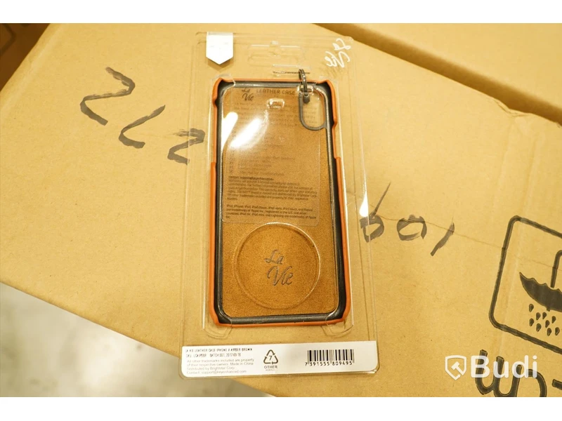 Pall med ca 600 läderskal till iPhone X från La vie