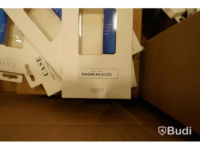 Pall med blandade mobilskal till bl.a Iphone 11, Iphone XS MAX, Xiaomi MI 9 Lite