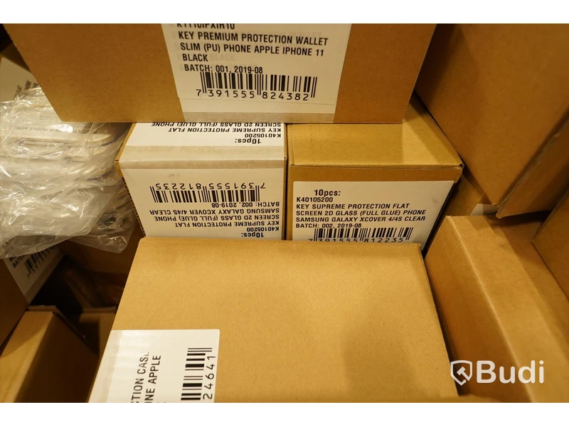 Pall med blandade mobilskal till bl.a Iphone 11, Iphone XS MAX, Xiaomi MI 9 Lite