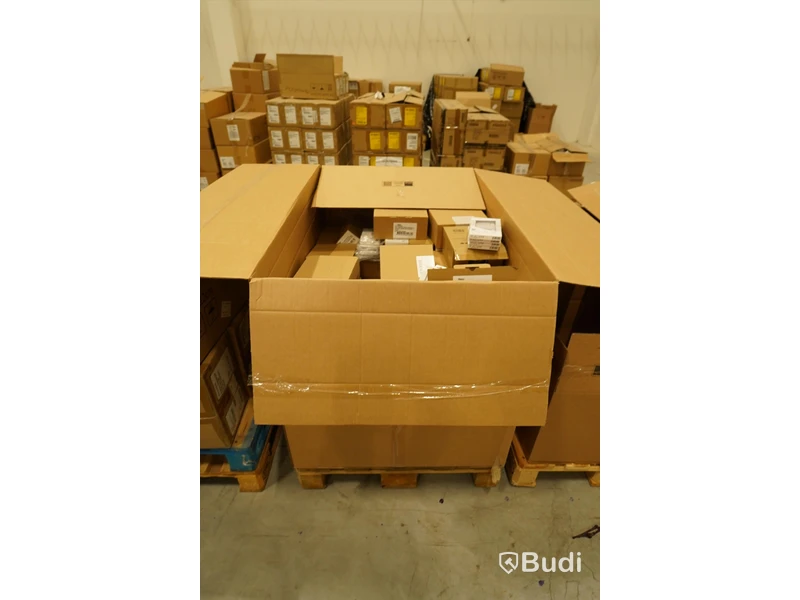 Pall med blandade mobilskal till bl.a Iphone 11, Iphone XS MAX, Xiaomi MI 9 Lite