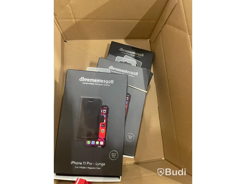 Pall med blandade mobiltillbehör från bl.a mobilskal till Iphone 11 Pro, Huawei P40 pro, m.fl