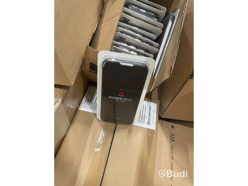 Pall med blandade mobiltillbehör från bl.a mobilskal till Iphone 11 Pro, Huawei P40 pro, m.fl