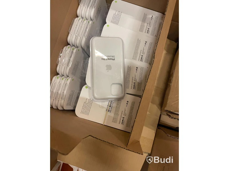 Pall med blandade mobiltillbehör från märken som Apple, Ideal m.fl