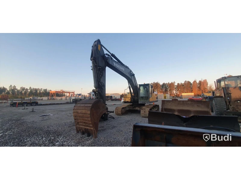 Volvo bandgrävmaskin EC240CL -2009 inkl tillbehör