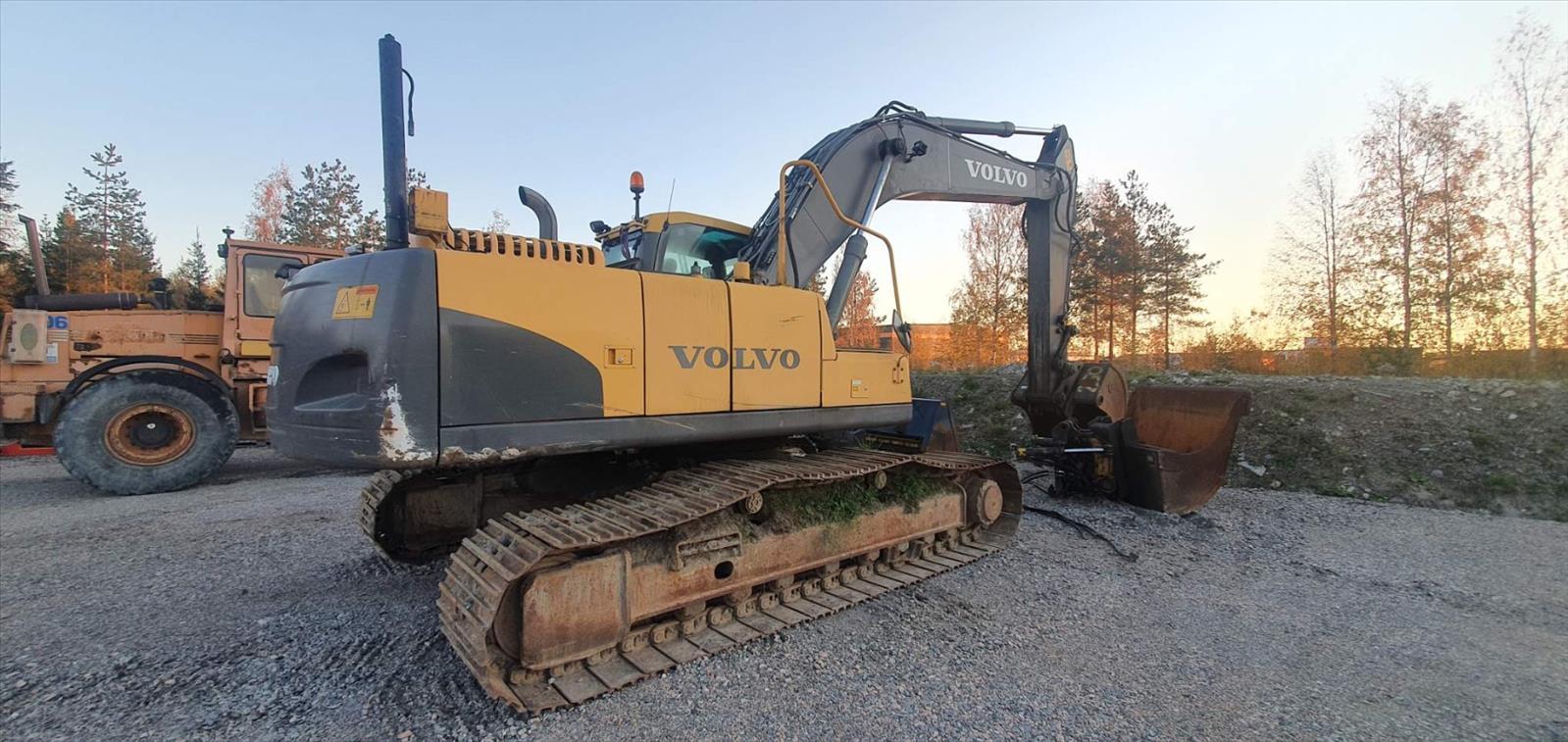 Volvo bandgrävmaskin EC240CL -2009 inkl tillbehör