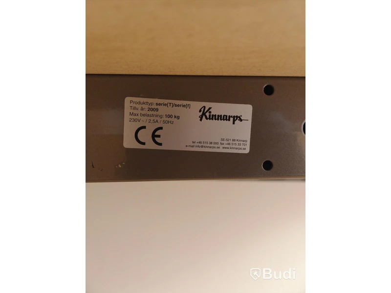 Höj- och sänkbart skrivbord Kinnarps 220x210