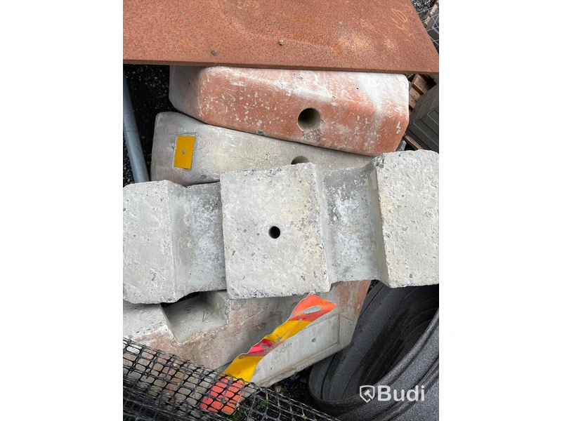 Betongfundament/skyltfundament ca 30 st blandade modeller