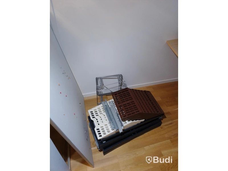 Höj- och sänkbara skrivbord Kinnarps ca 4st, osäker funktion