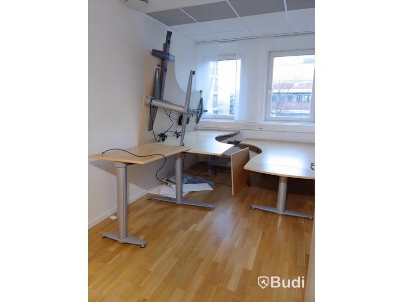 Höj- och sänkbara skrivbord Kinnarps 4st, osäker funktion
