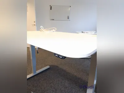 Höj- och sänkbart skrivbord - Ikea, BEKANT, inkl grenkontakt.  Funktionstestad.