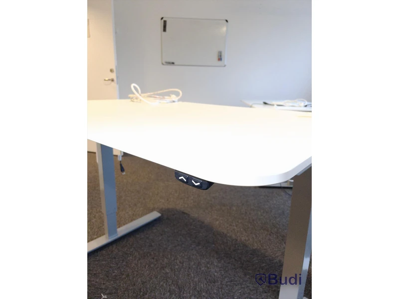 Höj- och sänkbart skrivbord - Ikea, BEKANT, inkl grenkontakt.  Funktionstestad.