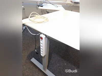 Höj- och sänkbart skrivbord - Ikea, BEKANT, inkl grenkontakt.  Funktionstestad.