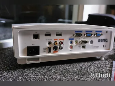 Projektor - Benq Digital projector MW727. Inkl. skyddsväska, sladdar (HDMI, strömkabel, bildkabel och adapter).