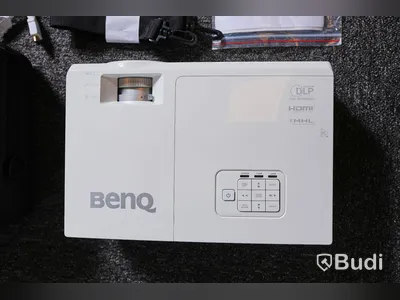 Projektor - Benq Digital projector MW727. Inkl. skyddsväska, sladdar (HDMI, strömkabel, bildkabel och adapter).