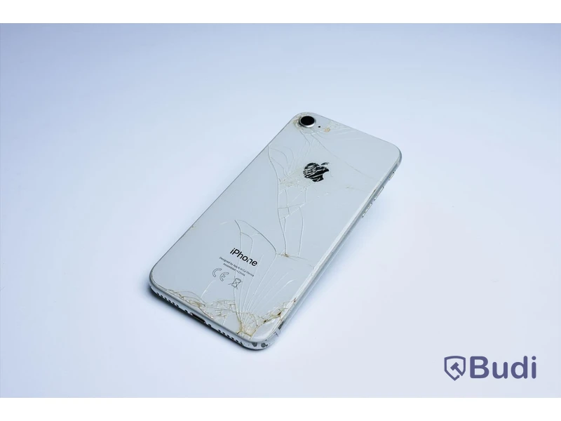 iPhone 8 - 64 GB, vit, Apple. 88 procent batterihälsa, sprucken baksida och mindre slitage.