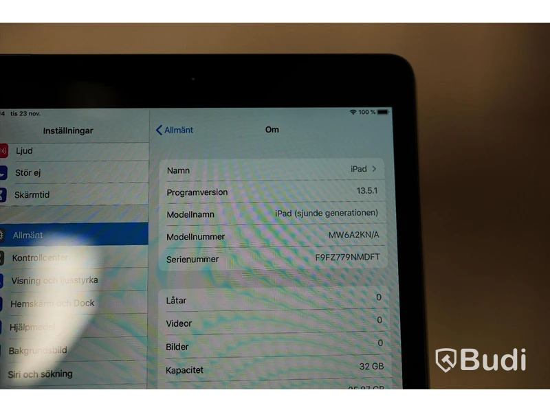 iPad - 7th Gen, 32 GB, Space Grey, Apple. Mindre slitage, lite nagg baksida.