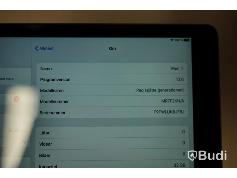 iPad - 6th Gen, 32 GB, Silver Grey, Apple. Minimalt slitage.