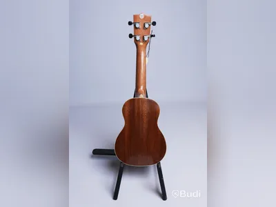 Ukulele - Koki'o, Mahogany Soprano inkl. hard case, RISA Musical Instruments. Ny, Obruten förpackning.