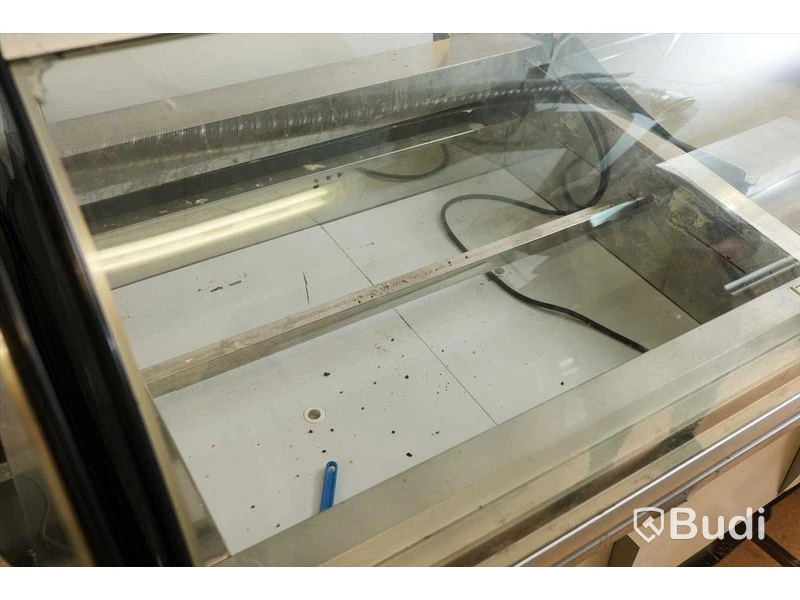 Glasskyl för 8 kantiner