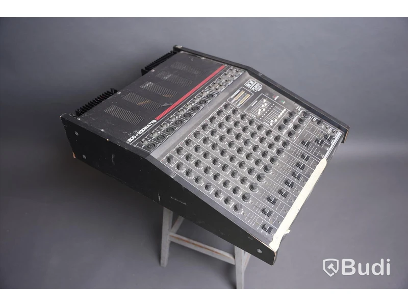 Mixerbord - Ross PC-8400 Powered Mixer Stereo. Osäker funktion.