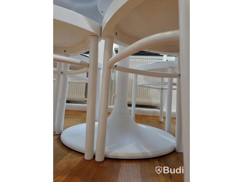 Köksbord med 5st stolar IKEA