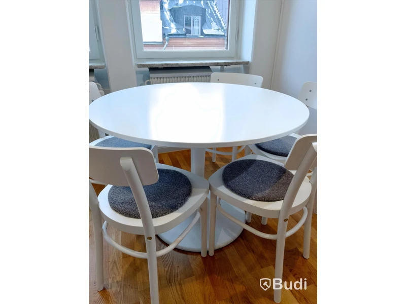 Köksbord med 5st stolar IKEA