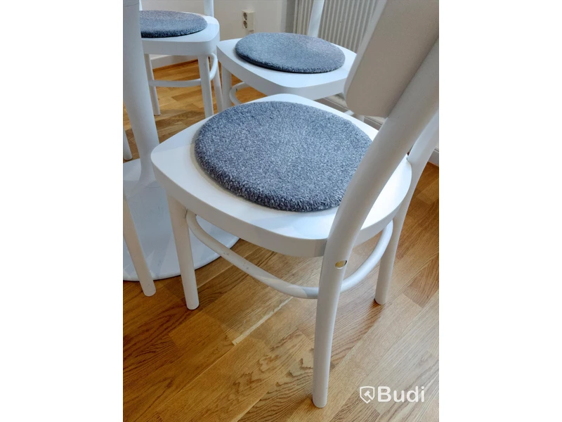 Köksbord med 5st stolar IKEA