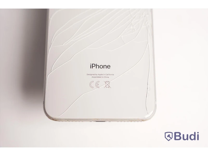 iPhone 8 Plus - 64 GB, Silver, 90 procent batterihälsa, sprucken skärm samt baksida.