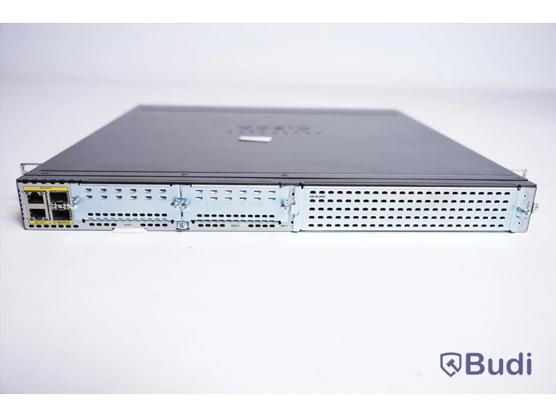 Router -  Cisco ISR 4331.