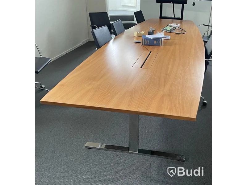 Konferensbord - 420x120 cm, 2 st. multibox, trä och metall. Nedmonterat.