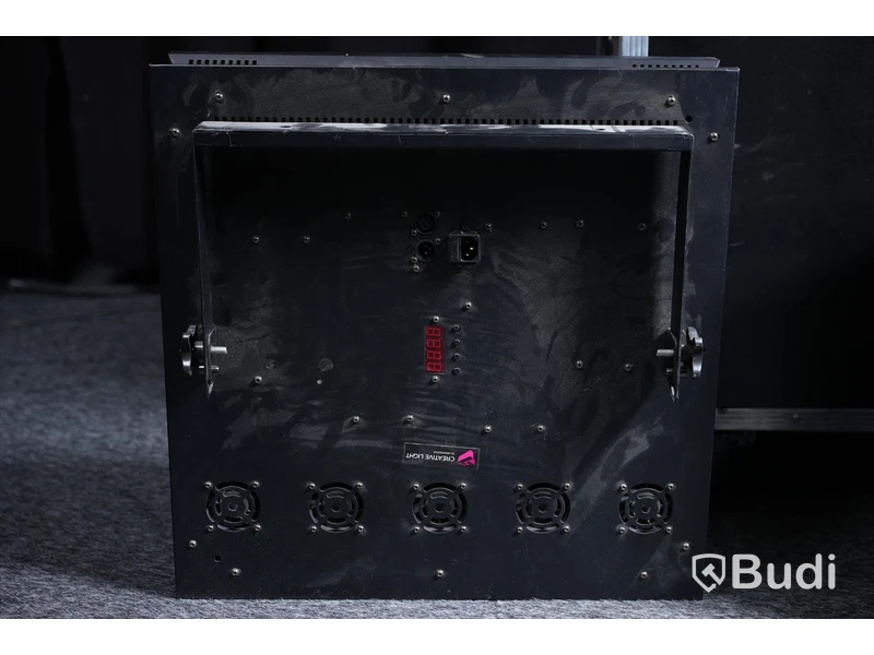 LED-lampor 2st - okänt märke, inkl. flightcase