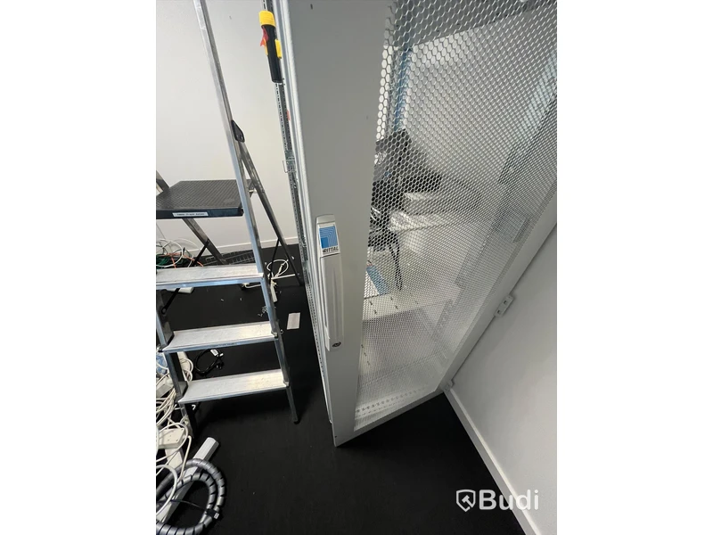 Serverrack från RITTAL, Saknas nycklar och vissa sidor.