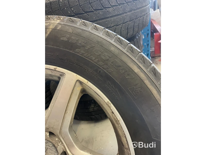 Vinterhjul - 4 st. Michelin, Latitude X-ice X12. Dubbfria.