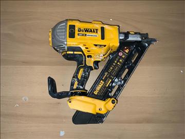 Spikpistol, DeWALT. 