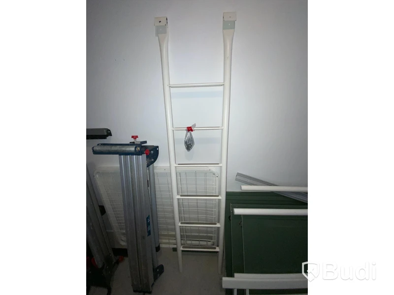 Våningssäng ställning med stege