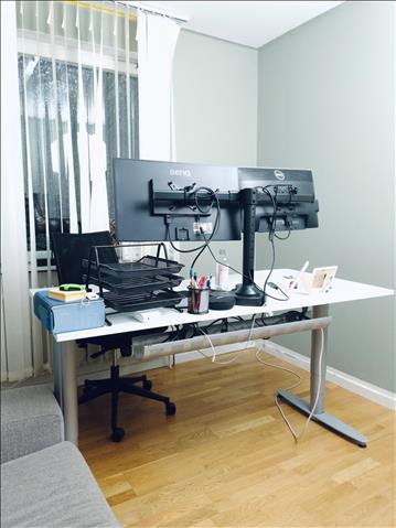 Elektriskt höj och sänkbart skrivbord vitt (Ca mått 160 x 80 cm)