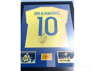 Tavla med Zlatan Ibrahimovic autograf (Ca mått 63 x 82 cm) OMSTARTAD, Ej äkta autograf