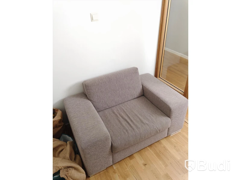 Fåtölj/Soffa (Ca mått 133 x 80 cm)