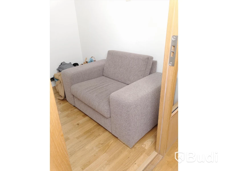 Fåtölj/Soffa (Ca mått 133 x 80 cm)