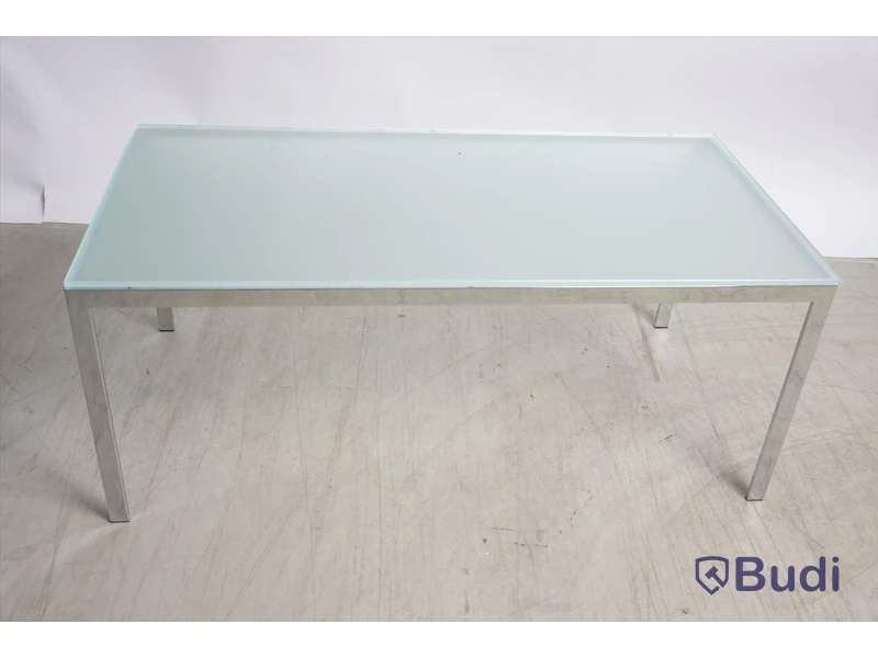 Soffbord - glas och metall. b 110 x d 55 x h 45 cm.