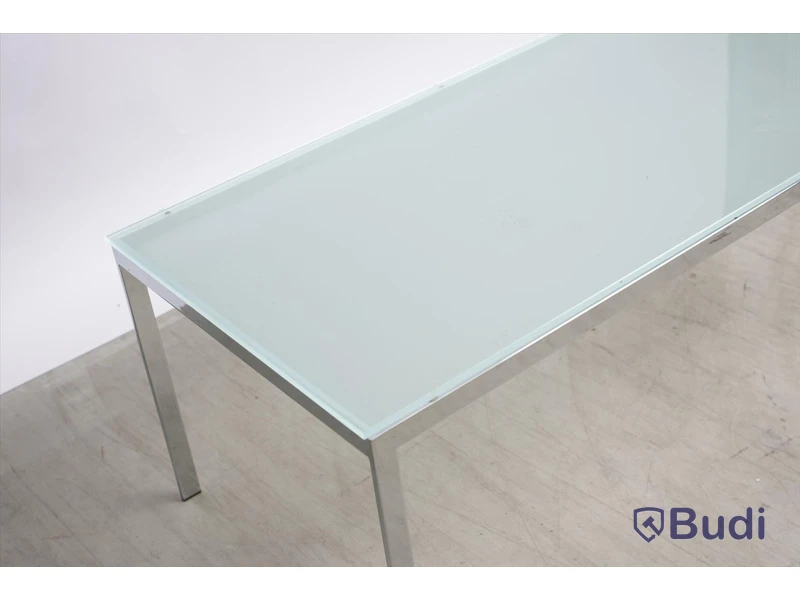 Soffbord - glas och metall. b 110 x d 55 x h 45 cm.